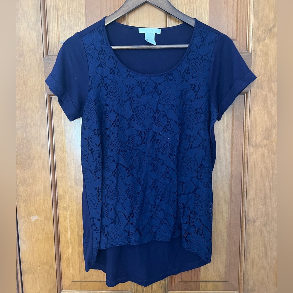 Design History Short Sleeve Tee Womens‎ Size Medium Navy Blue High Low Hem Lace